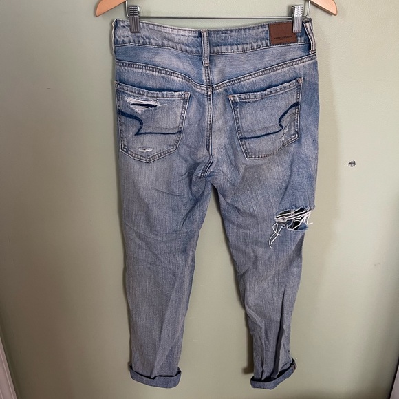 American Eagle Light Wash Denim Ripped Mom Jeans Womens Adult Size 2 - Picture 6 of 6